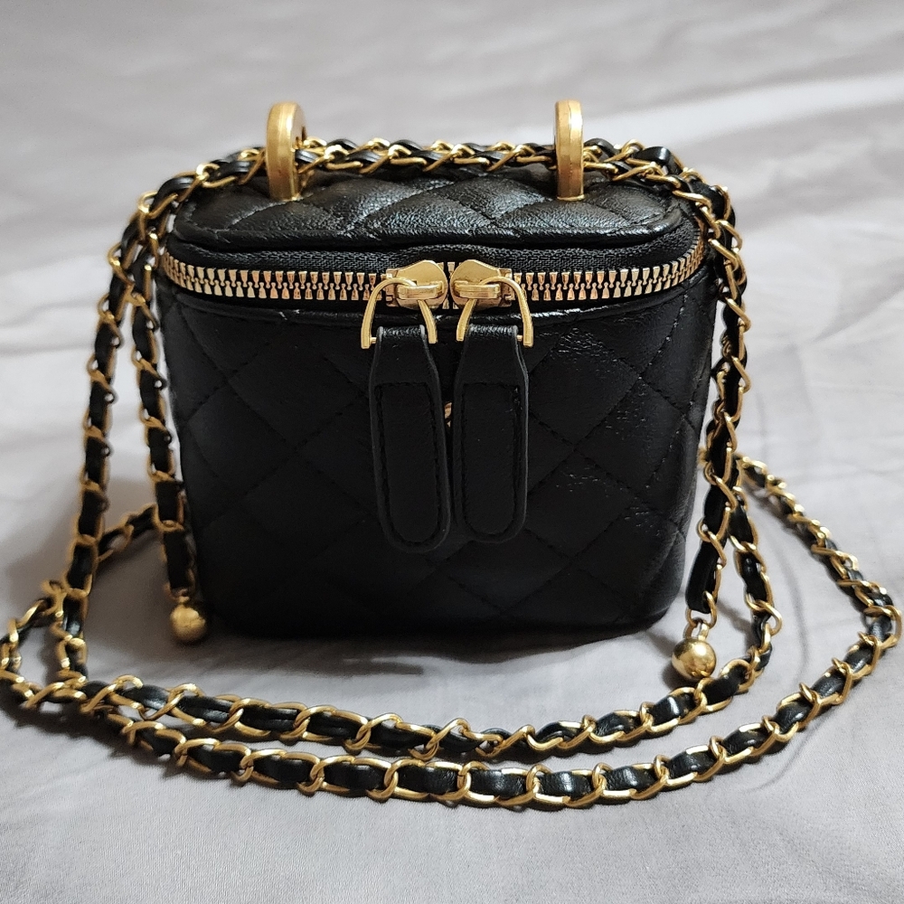 Black Quilted Vanity Chain Crossbody Bag
